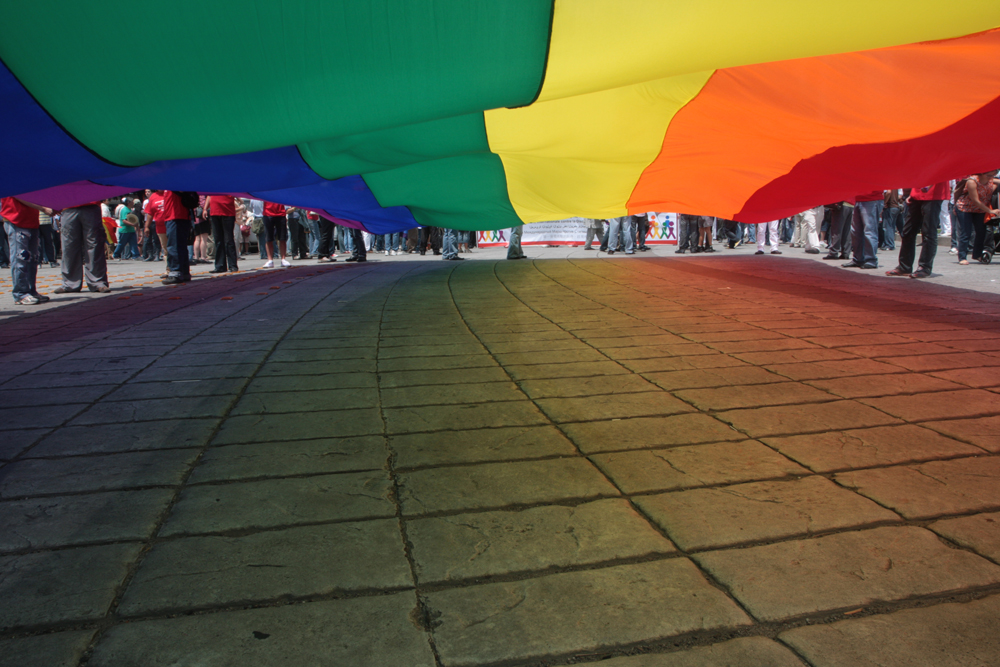 ЮНЭЙДС и MPact крайне обеспокоены сообщениями об обвинениях и преследованиях ЛГБТИ-людей во время пандемии COVID-19