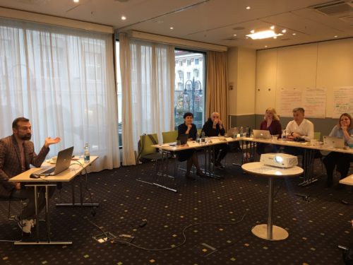 Мыслить широко и нестереотипно: преодолевая барьеры в адвокации силами сообщества за устойчивые и качественные услуги в связи с ВИЧ